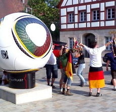 SCHLAND WEITER, ÜBERZEUGENDES 4:1 GEGEN ENGLAND.