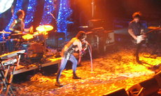 KONZERTBERICHT: YEAH, YEAH, YEAHS (BERLIN) + THE TINGS TINGS (ERLANGEN)