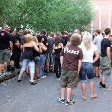 21.07.2010: EINLASSSTOPP BEIM PAPA ROACH KONZERT IN NÜRNBERG