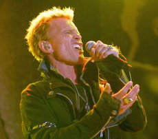 BILLY IDOL IN AUF BURG ABENBERG: POP-PUNK-REVUE