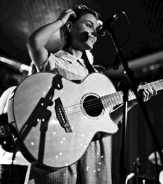 SO WAR: LINDA AND THE SMALL GIANTS, 24.5.2013, MUZCLUB, NÜRNBERG