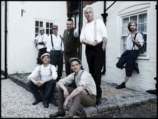MORGEN, SAMSTAG 5. OKTOBER 2013 IN EXTREMO AUTOGRAMMSTUNDE AB 17 UHR, DIE GANZE BAND IST ANWESEND!