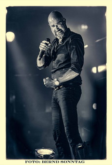 EISBRECHER: PLATZ 1 IN DEN CHARTS, JETZT DIE TOURDATEN